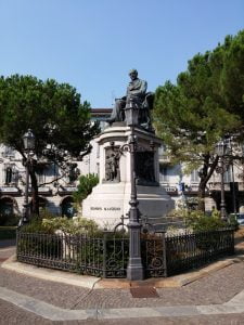 Monumento a Alessandro Manzoni